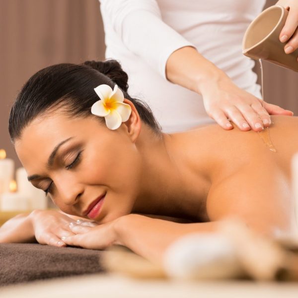 woman-having-a-back-oil-massage